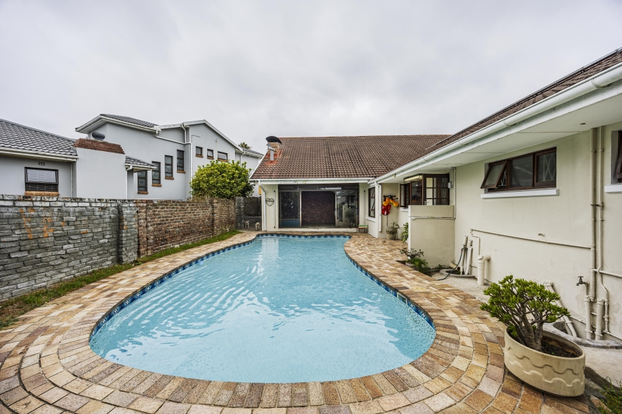 3 Bedroom Property for Sale in Beacon Bay North Eastern Cape